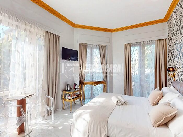 Appartamento con 6 locali in vendita in Via Madama Cristina, Torino