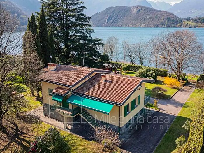 Casa quadrilocale in vendita in Colico