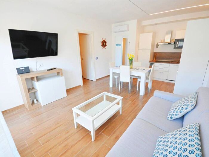 Appartamento quadrilocale in affitto in Centro, Ameglia