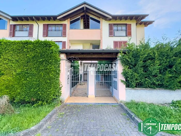 Appartamento trilocale in vendita in Via Luigi Einaudi, Castiraga Vidardo