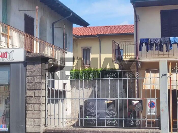 Appartamento trilocale in vendita in Via Vittorio Veneto, Samarate