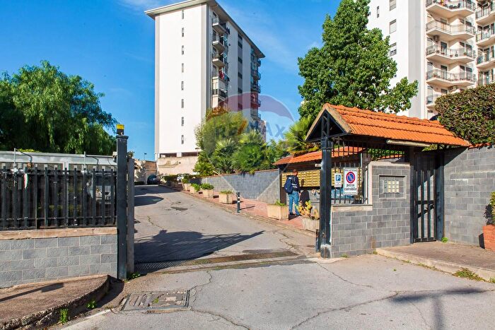 Appartamento con 5 locali in vendita in Viale Nitta, Catania