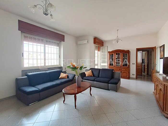 Casa con 10 locali in vendita in Via Mascagni, Nociglia