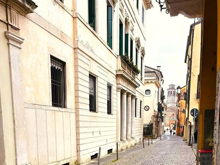 Appartamento trilocale in vendita in Via Cappelli, Padova