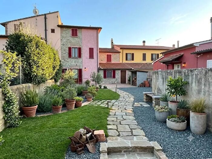 Appartamento con 6 locali in vendita in Riparbella