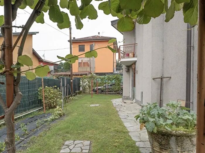 Casa con 6 locali in vendita in Via Acquanera, Como
