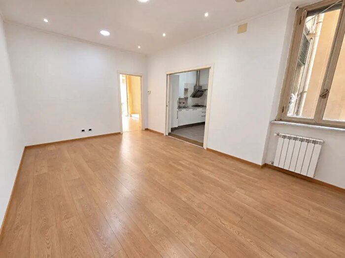 Appartamento con 5 locali in vendita in Via Montenotte, Savona