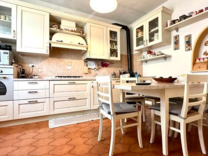 Casa con 10 locali in vendita in Via San Sebastiano, Villalvernia