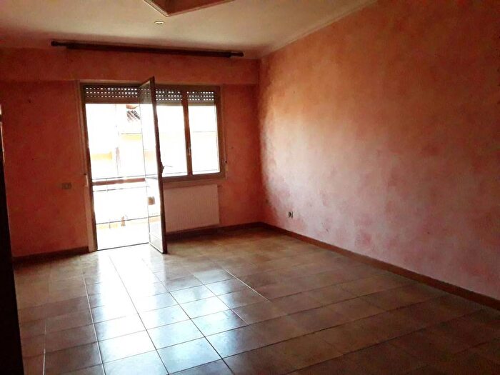 Appartamento trilocale in affitto in Via Salaparuta, Fontana Candida, Roma