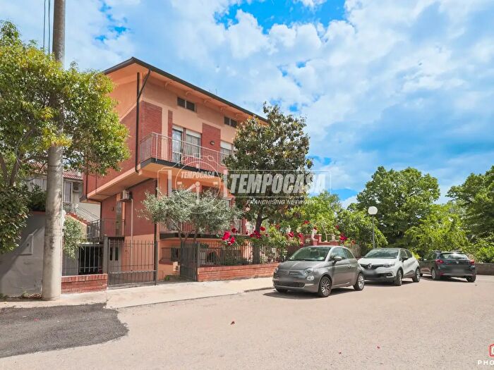 Appartamento con 6 locali in vendita in Via Canova, Cattolica