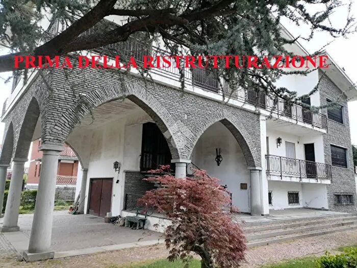 Casa con 15 locali in vendita in Via Alfieri, Vigone