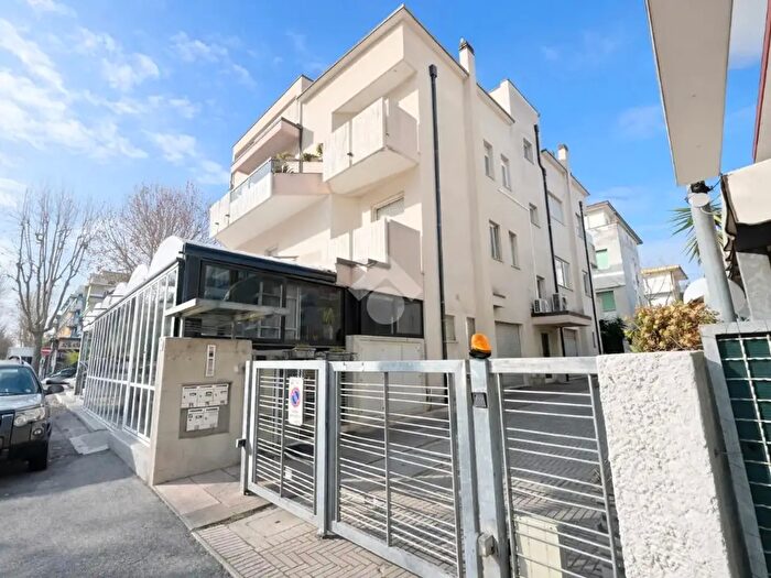 Appartamento quadrilocale in vendita in Viale Brindisi, Rimini