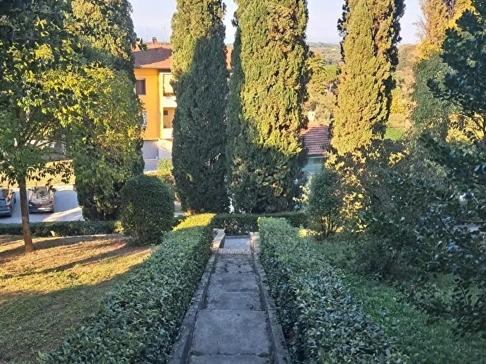 Casa con 8 locali in vendita in Santa Maria A Monte