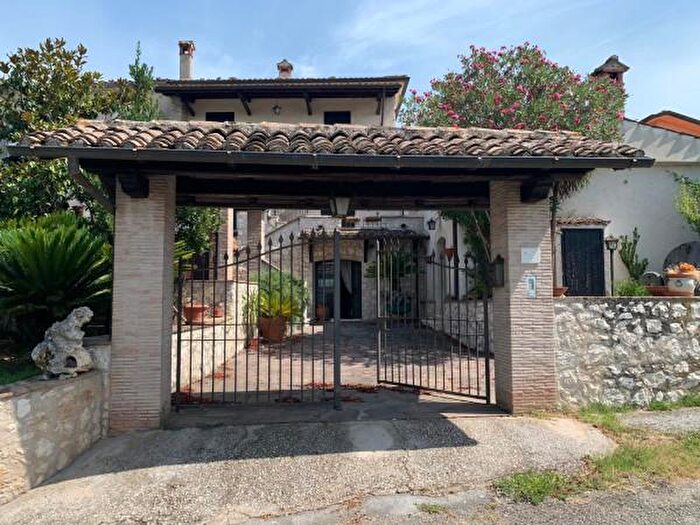 Casa con 6 locali in vendita in Contrada Morroni, Arpino