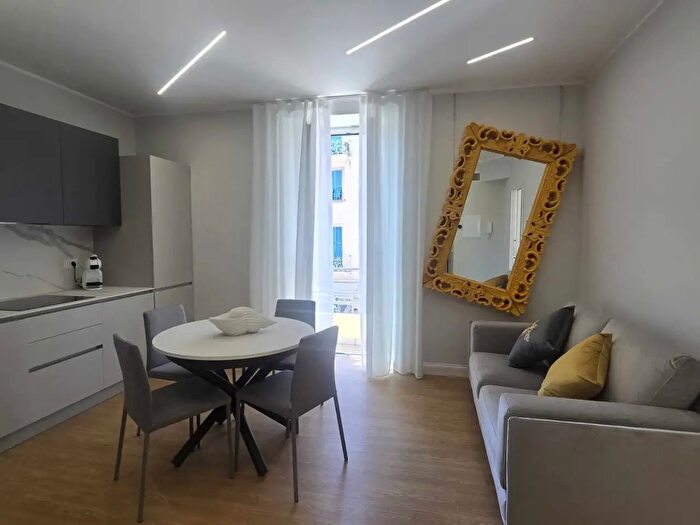 Appartamento trilocale in vendita in Corso Dante Alighieri, Alassio