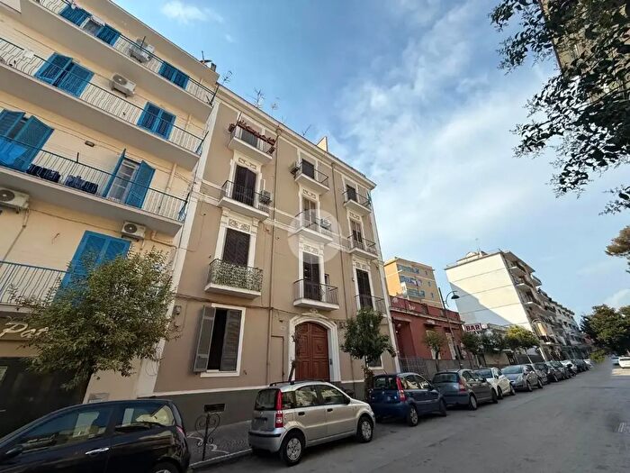 Appartamento trilocale in vendita in Via Bernardino Martirano, Napoli