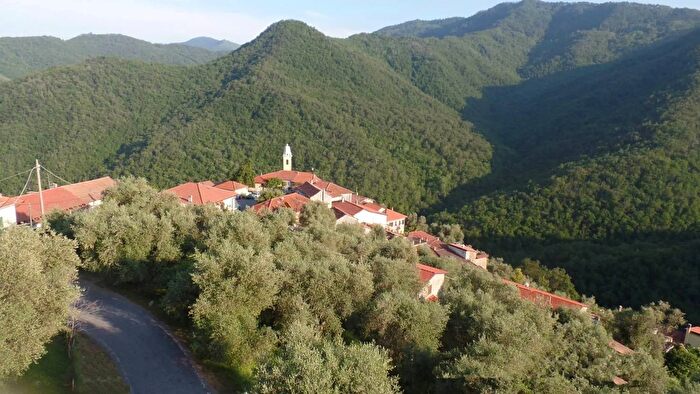 Appartamento quadrilocale in vendita in Frazione Vellego Casanova Lerrone, Casanova Lerrone