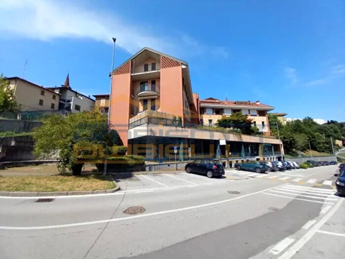 Appartamento quadrilocale in vendita in Via Dante Alighieri, Bulciago