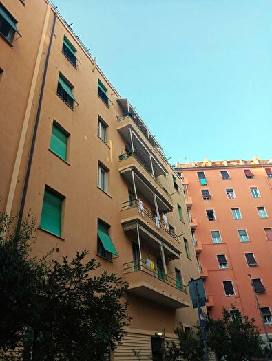Appartamento trilocale in vendita in Via Rexello, Genova