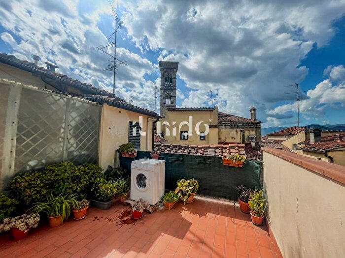 Appartamento quadrilocale in affitto in Via Giuseppe Garibaldi, Centro Storico Duomo, Prato