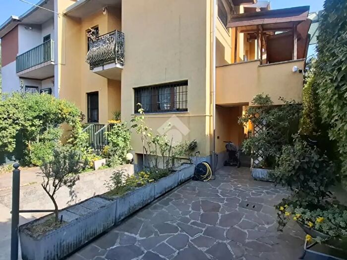 Casa quadrilocale in vendita in Novate Milanese