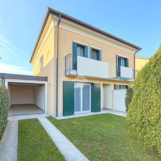 Casa con 5 locali in vendita in Piazzola Sul Brenta