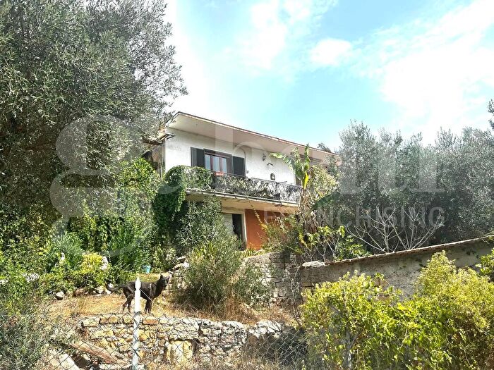 Casa con 7 locali in vendita in Via Cesalunga, Terracina