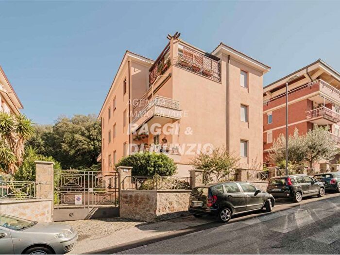 Appartamento con 5 locali in affitto in Frascati