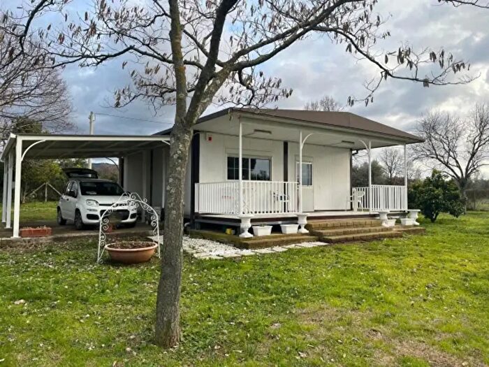 Casa trilocale in vendita in Strada Cassia Sud, Viterbo