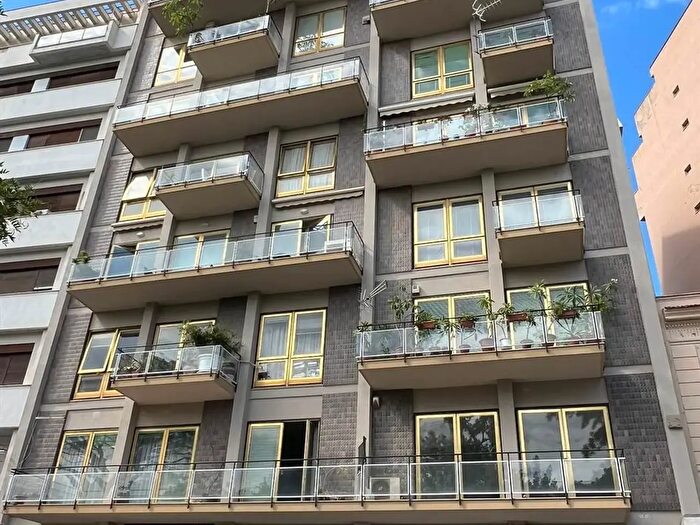 Appartamento con 7 locali in vendita in Via Marchese Ugo, Palermo