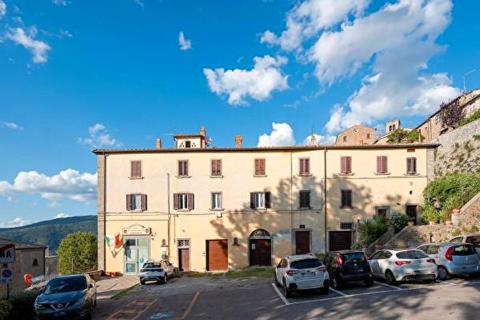 Appartamento trilocale in vendita in Piazza Giovanni Amendola, Cortona