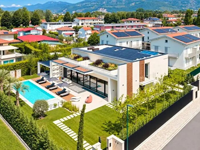 Casa con 6 locali in vendita in Via della Barbiera, Forte Dei Marmi