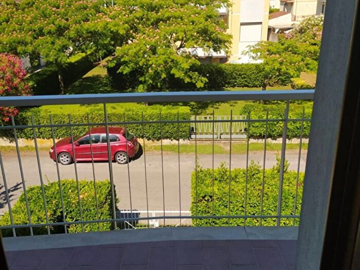 Appartamento trilocale in affitto in Via dei Pioppi, Lido di Camaiore, Camaiore