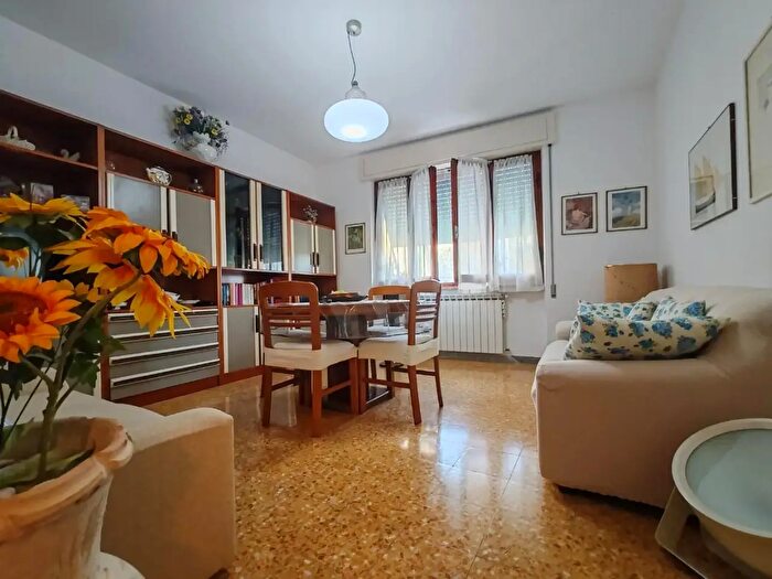 Appartamento trilocale in vendita in Massa