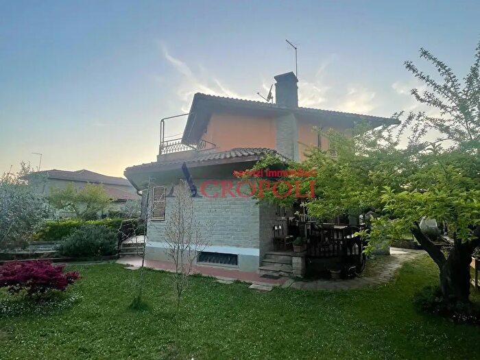 Casa in vendita in Via Roma, Manziana