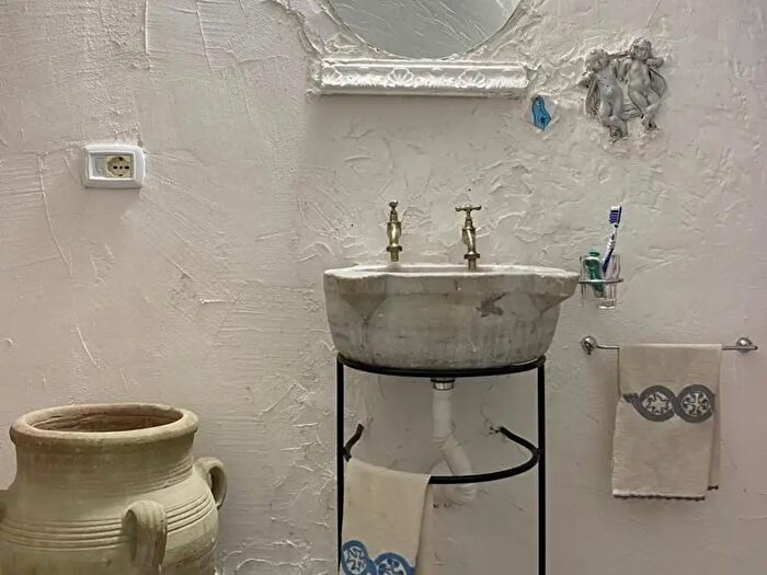 Appartamento bilocale in affitto in Via Supportico d'Astuti, Napoli