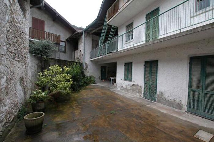 Casa quadrilocale in vendita in Ballabio