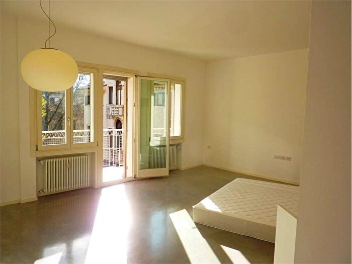 Appartamento trilocale in affitto in Via biscaro, Piazza del Grano Burchiellati, Treviso