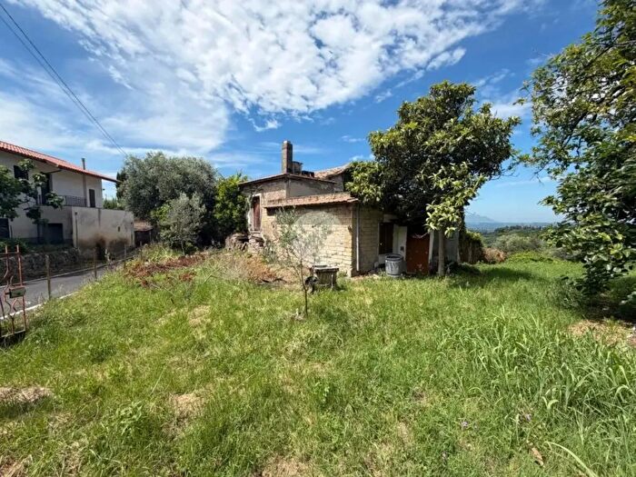 Casa con 5 locali in vendita in Via Scarcia Lupo, Fara In Sabina