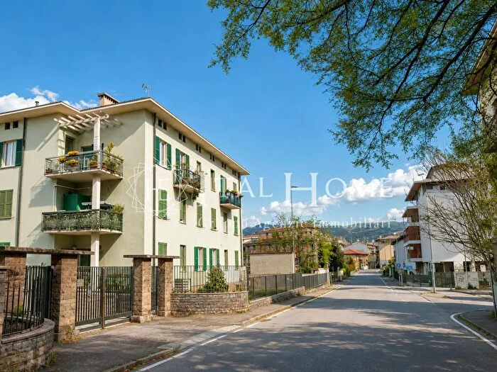 Appartamento trilocale in vendita in Via Piatti, Bergamo