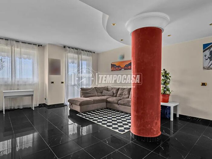 Appartamento trilocale in vendita in Via De Pretis Agostino, Milano