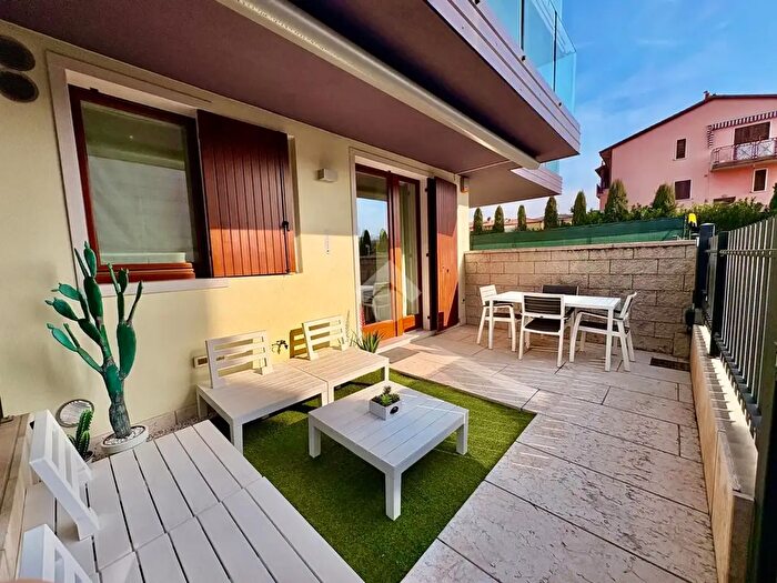 Appartamento trilocale in vendita in Via Marconi, Bardolino