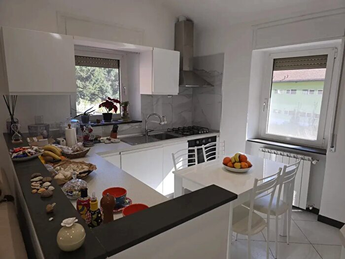 Appartamento trilocale in vendita in Varazze