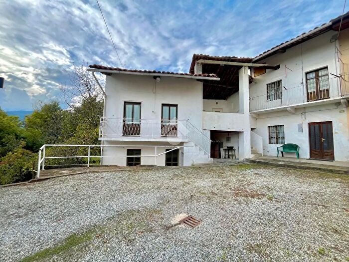 Casa con 6 locali in vendita in Frazione Spineto, Castellamonte