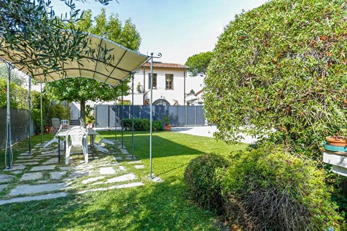 Casa con 8 locali in vendita in Pisa