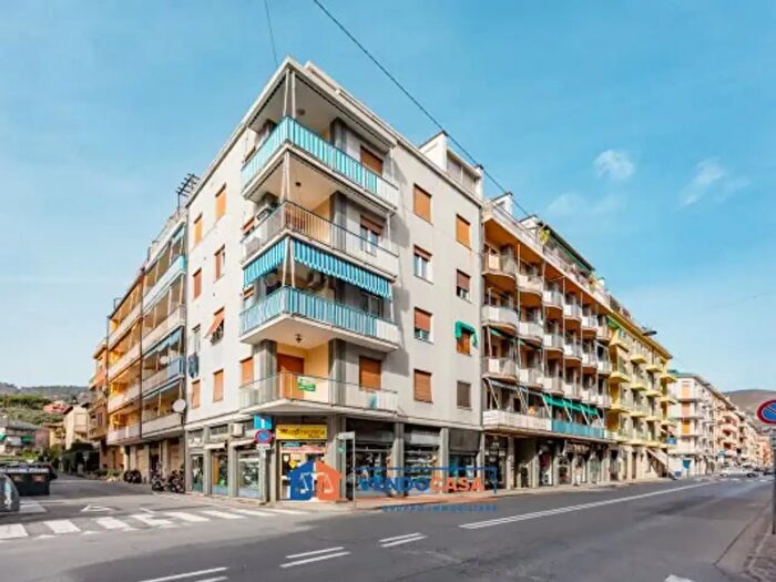 Appartamento trilocale in vendita in Via Leonardo da Vinci, Alassio
