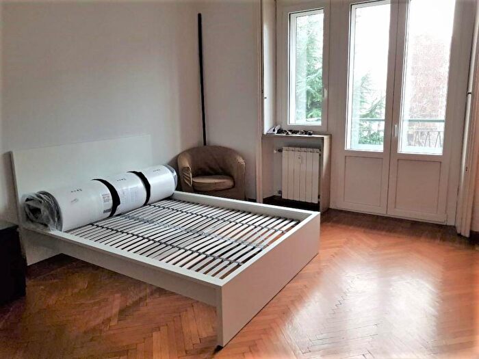 Appartamento trilocale in affitto in Viale Beatrice d'Este, Bocconi, Milano