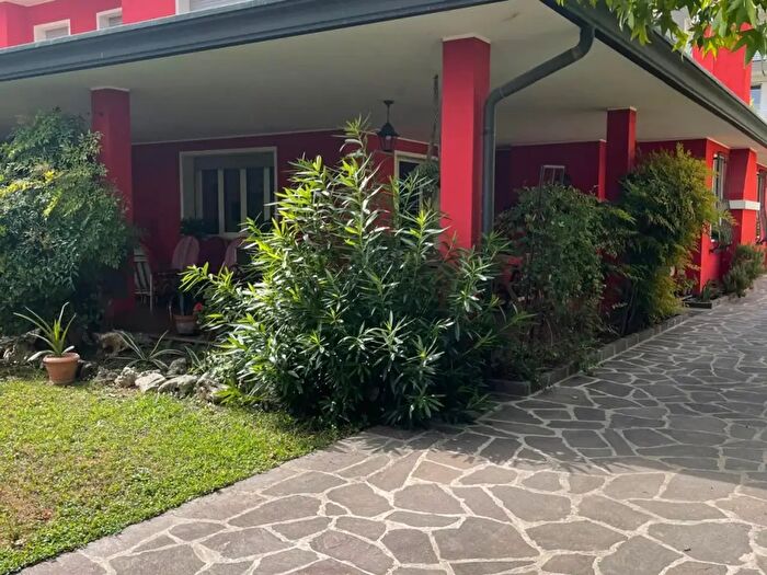 Casa con 5 locali in vendita in Via Vincenzo Bellini, Montegrotto Terme