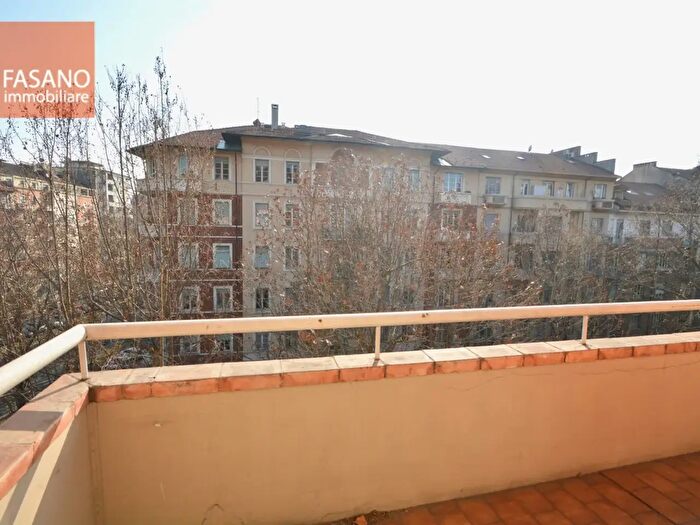 Appartamento quadrilocale in affitto in Corso Galileo Ferraris, Torino