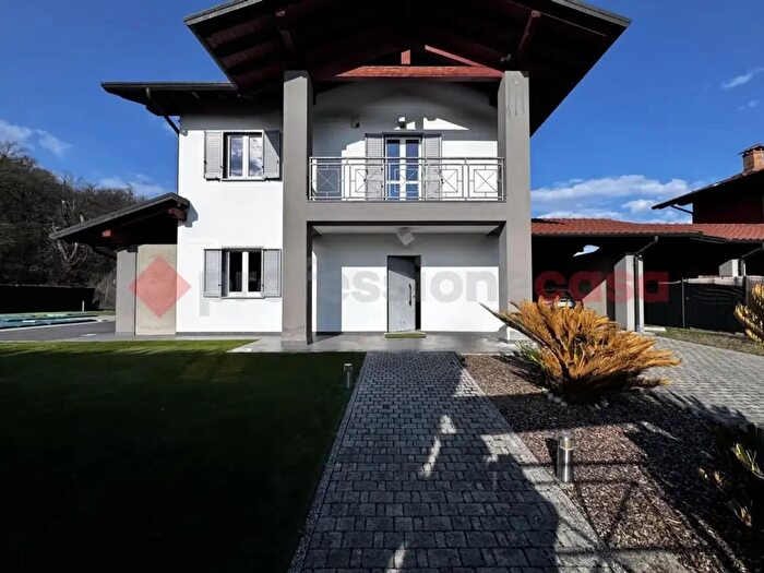 Casa quadrilocale in vendita in Strada Prato Grande, Oleggio Castello